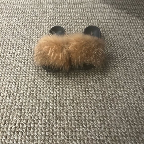 New beige, real fur slip on sandals size 36/37 size 7 - Picture 1 of 2